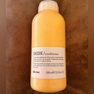 Davines DEDE Conditioner in Bright Yellow